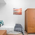 Cozy 2-Bed Group & Family Apartment Near London Excel, 02 Arena, City Airport With Free Parking