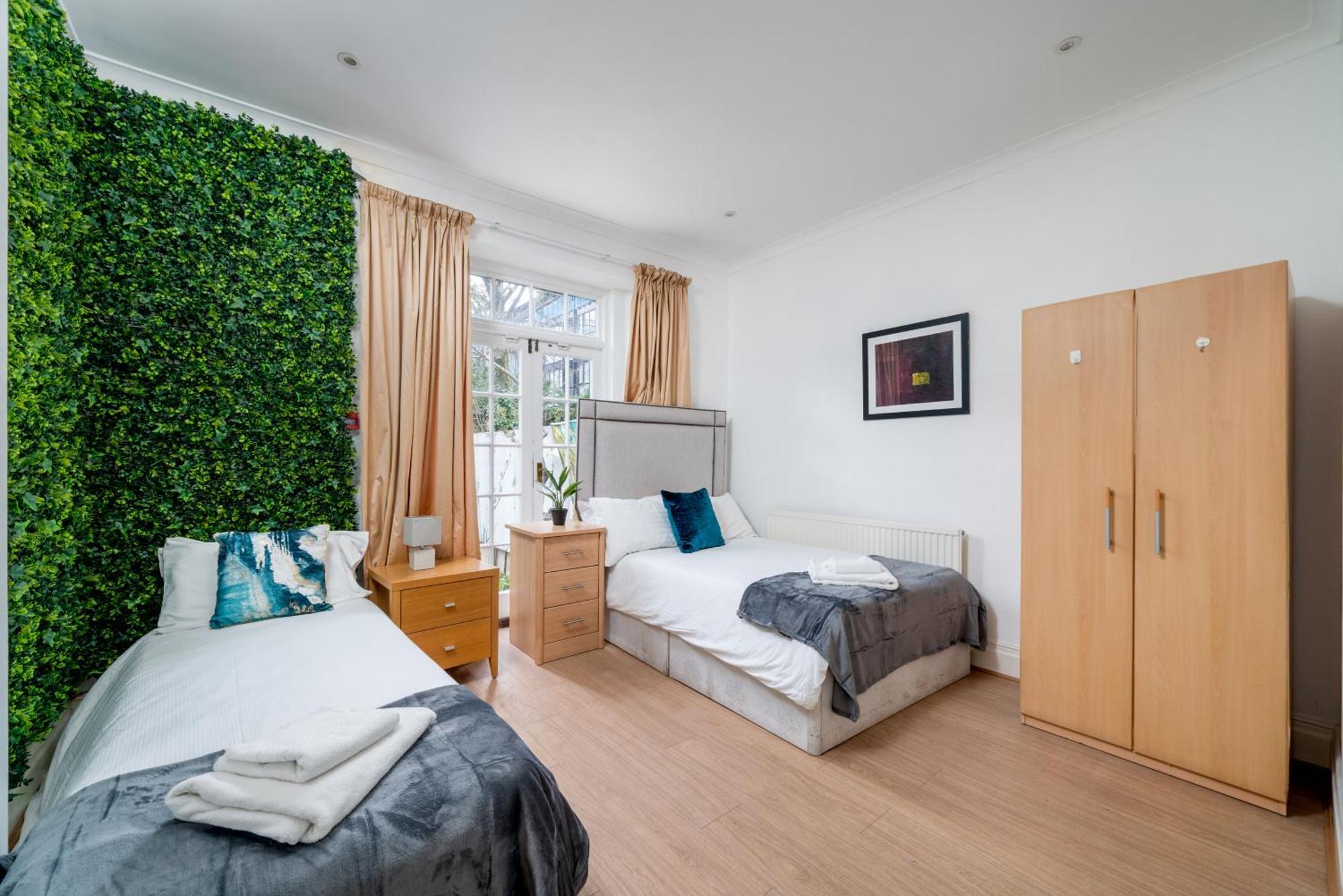 Cozy 2-bed Group & Family Near Excel, 02 Arena, Airport With Free Parking London