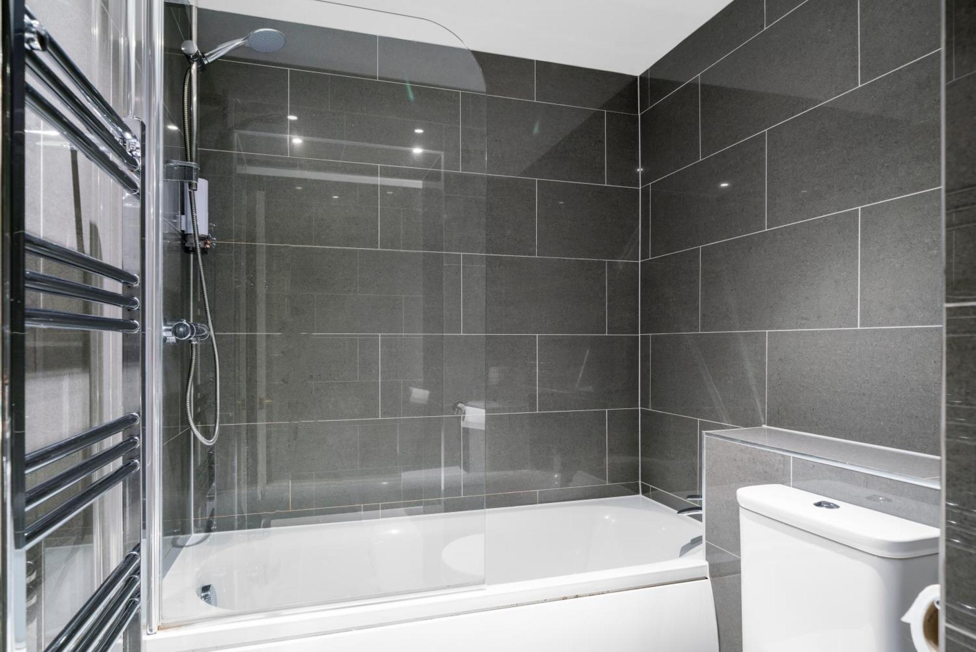 Cozy 2-bed Group & Family Near Excel, 02 Arena, Airport With Free Parking *