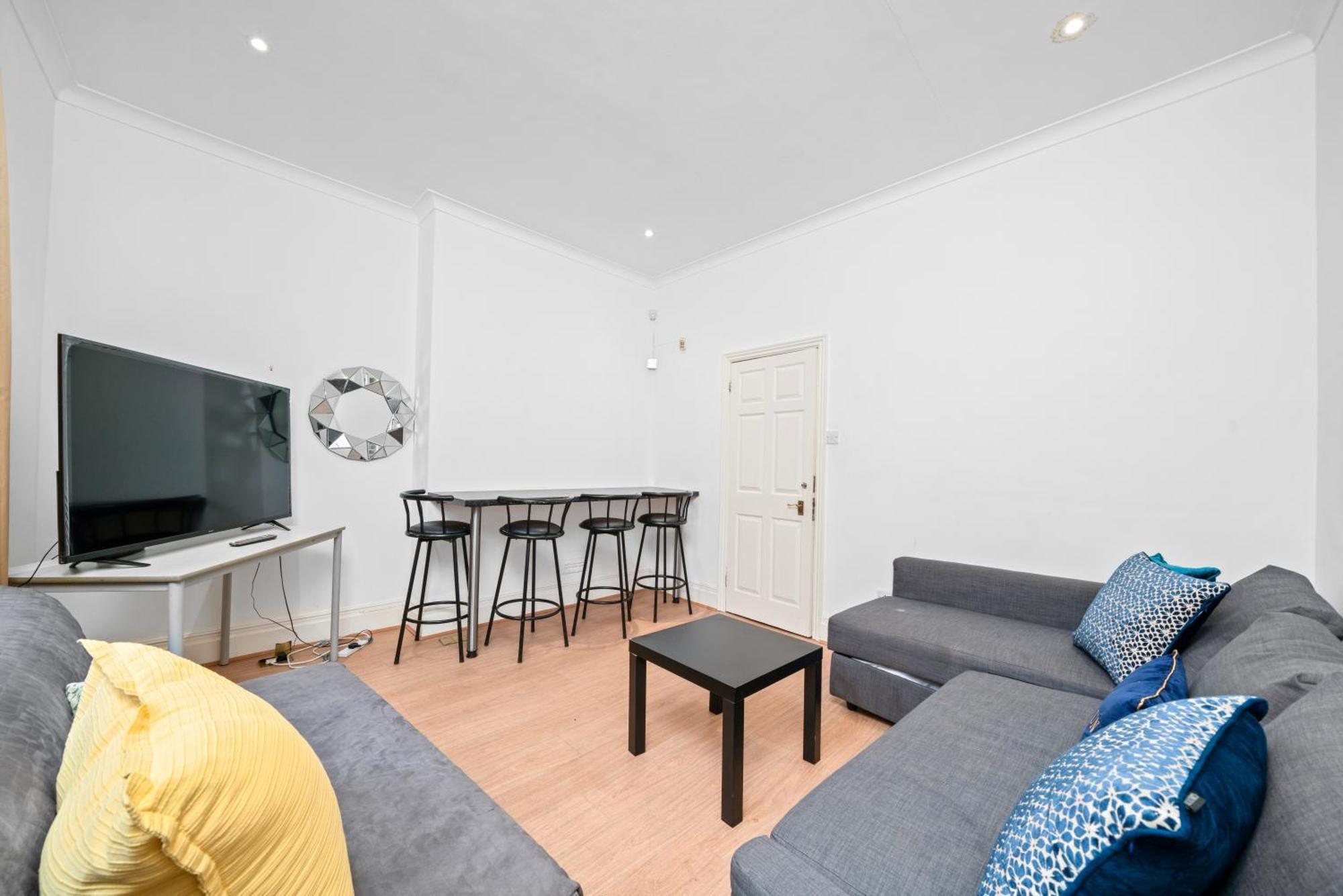 Cozy 2-bed Group & Family Near Excel, 02 Arena, Airport With Free Parking * London