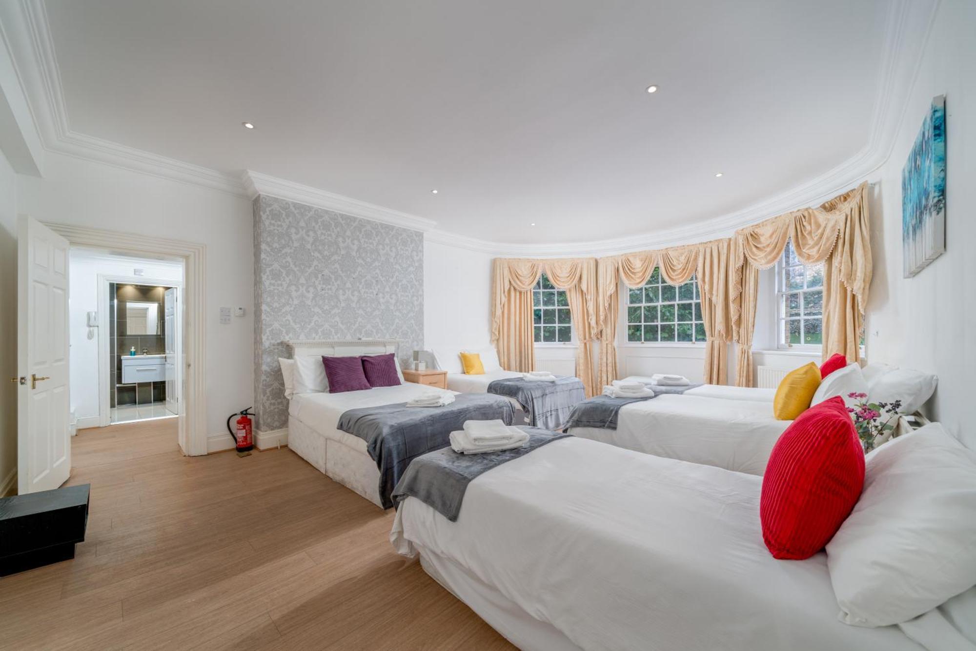 Cozy 2-bed Group & Family Near Excel, 02 Arena, Airport With Free Parking Apartment *