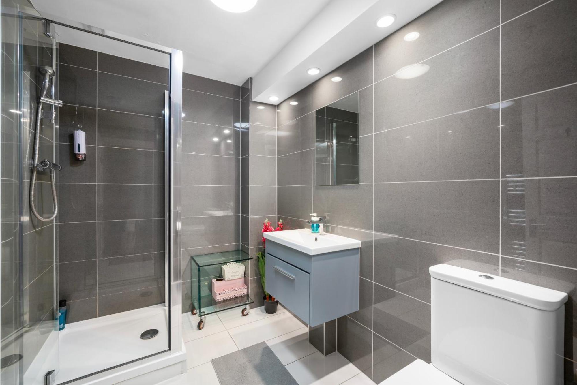 Cozy 2-bed Group & Family Near Excel, 02 Arena, Airport With Free Parking *