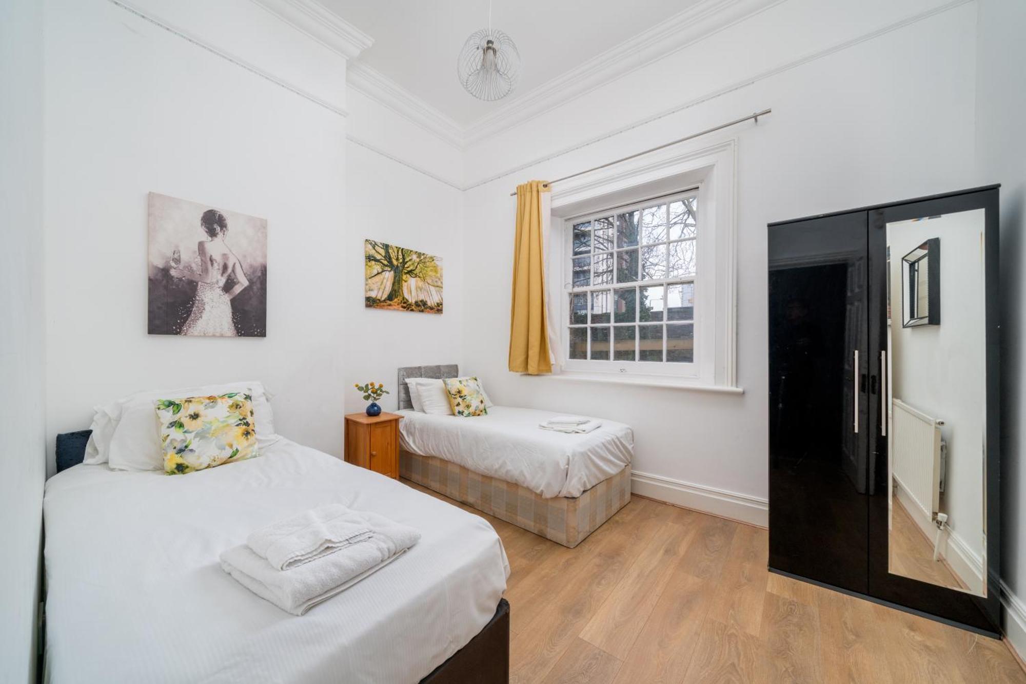 Cozy 2-bed Group & Family Near Excel, 02 Arena, Airport With Free Parking *
