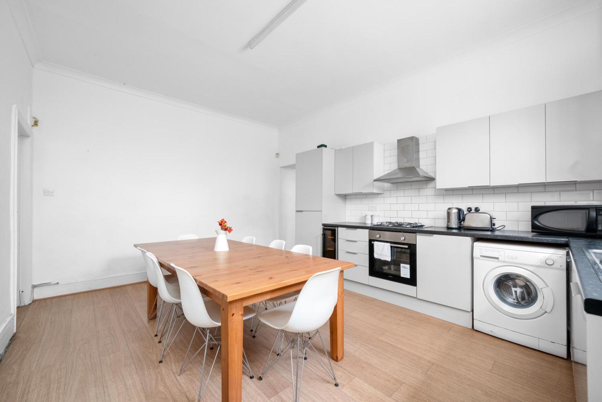 Cozy 2-bed Group & Family Near Excel, 02 Arena, Airport With Free Parking *