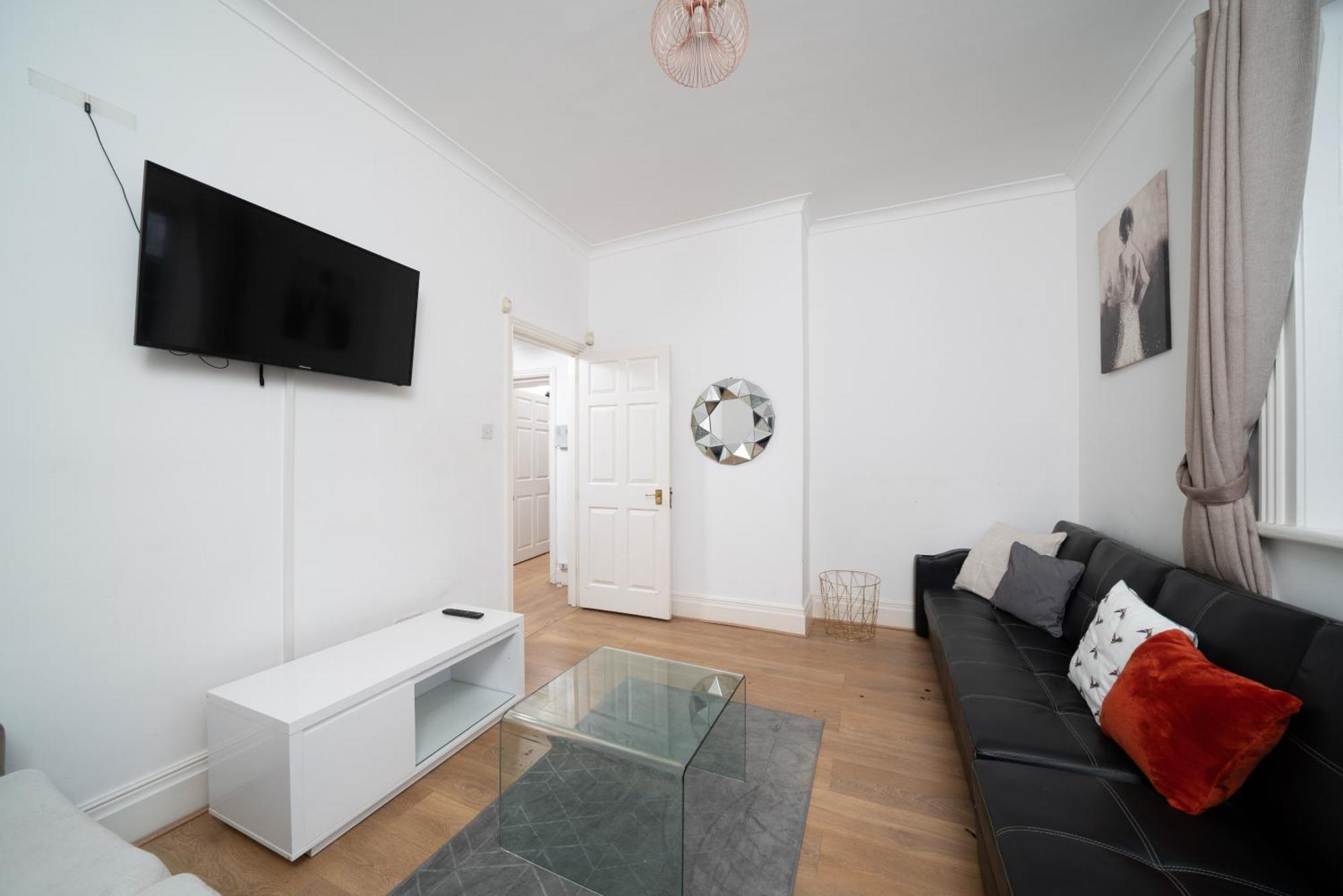 Cozy 2-bed Group & Family Near Excel, 02 Arena, Airport With Free Parking *