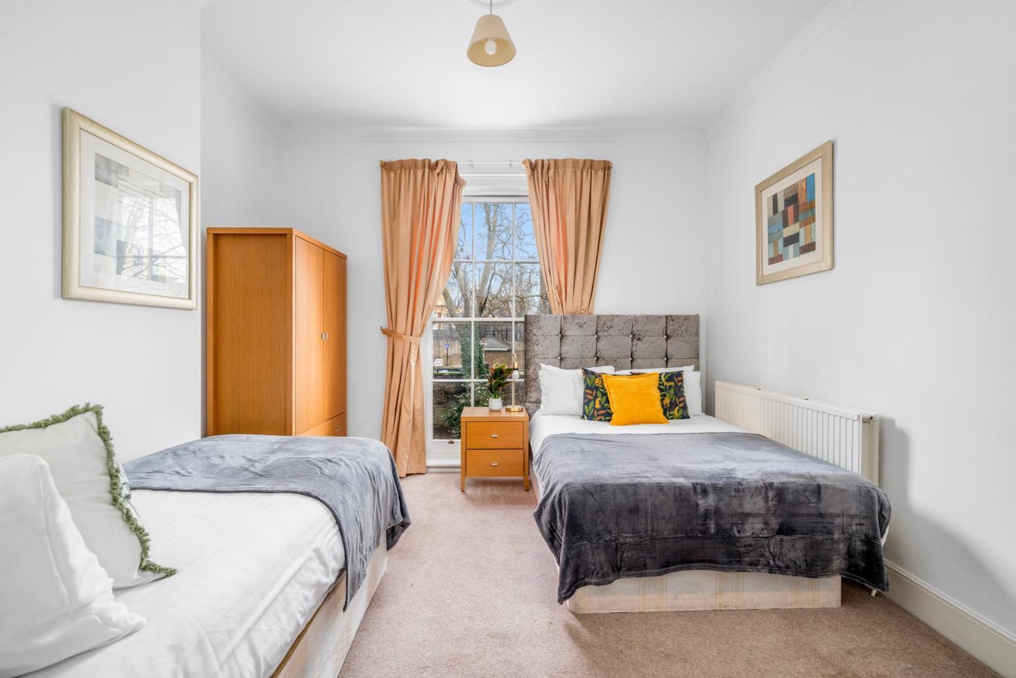 Cozy 2-bed Group & Family Near Excel, 02 Arena, Airport With Free Parking * London