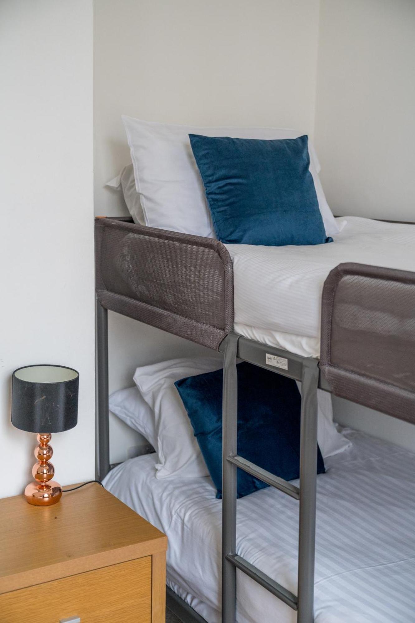 Cozy 2-bed Group & Family Near Excel, 02 Arena, Airport With Free Parking *