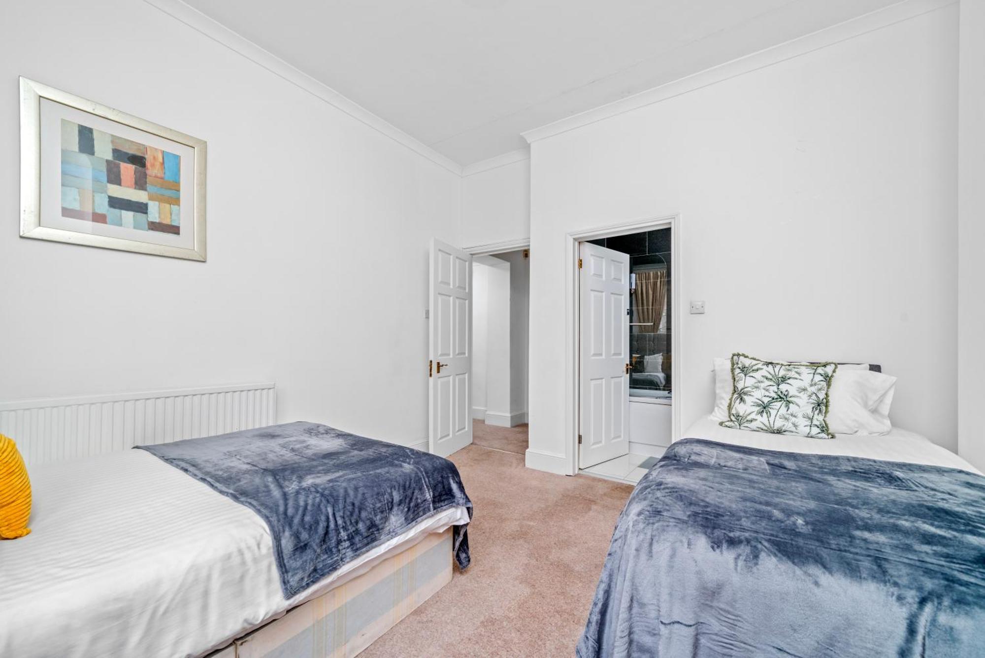 Cozy 2-bed Group & Family Near Excel, 02 Arena, Airport With Free Parking Apartment