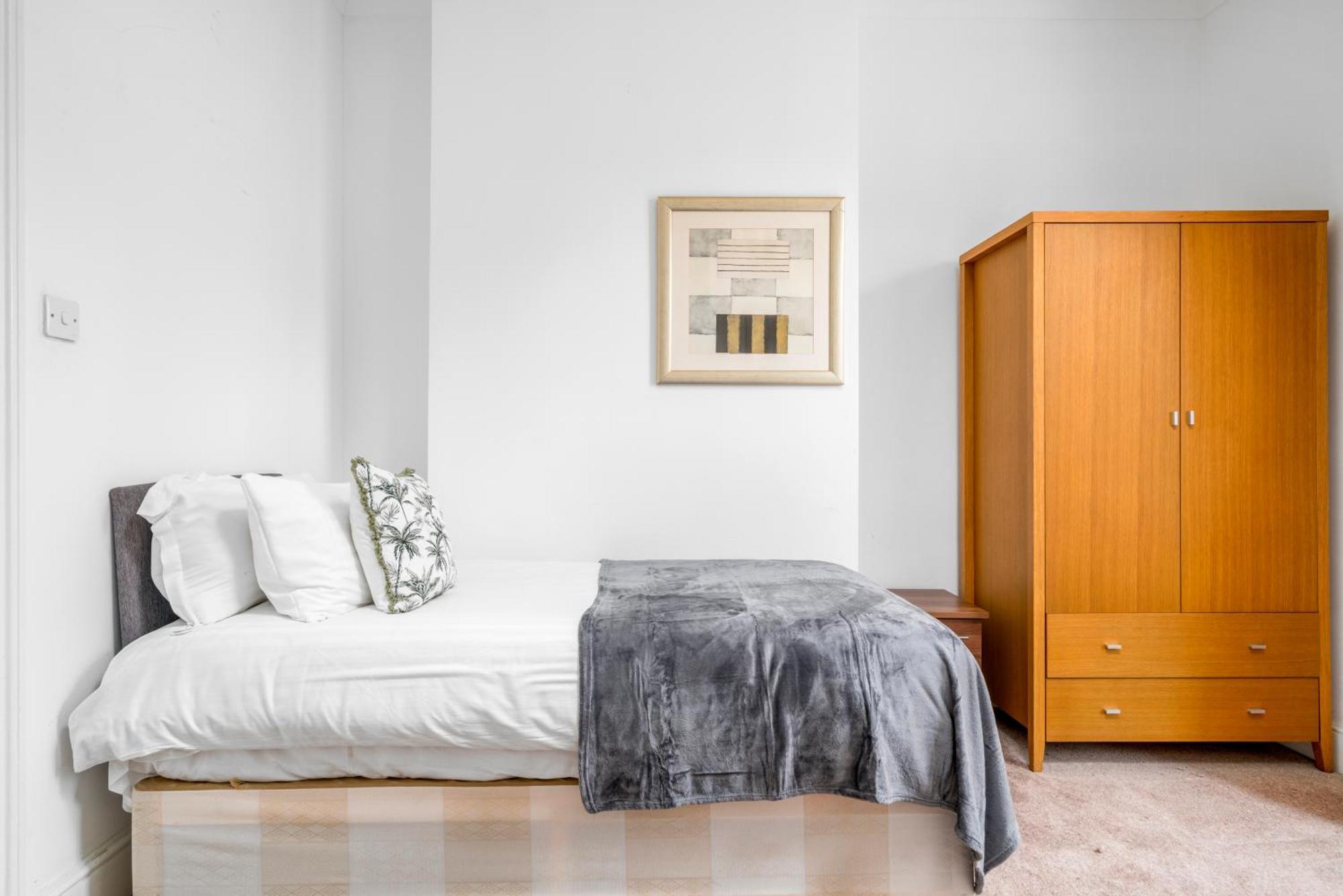Cozy 2-bed Group & Family Near Excel, 02 Arena, Airport With Free Parking *