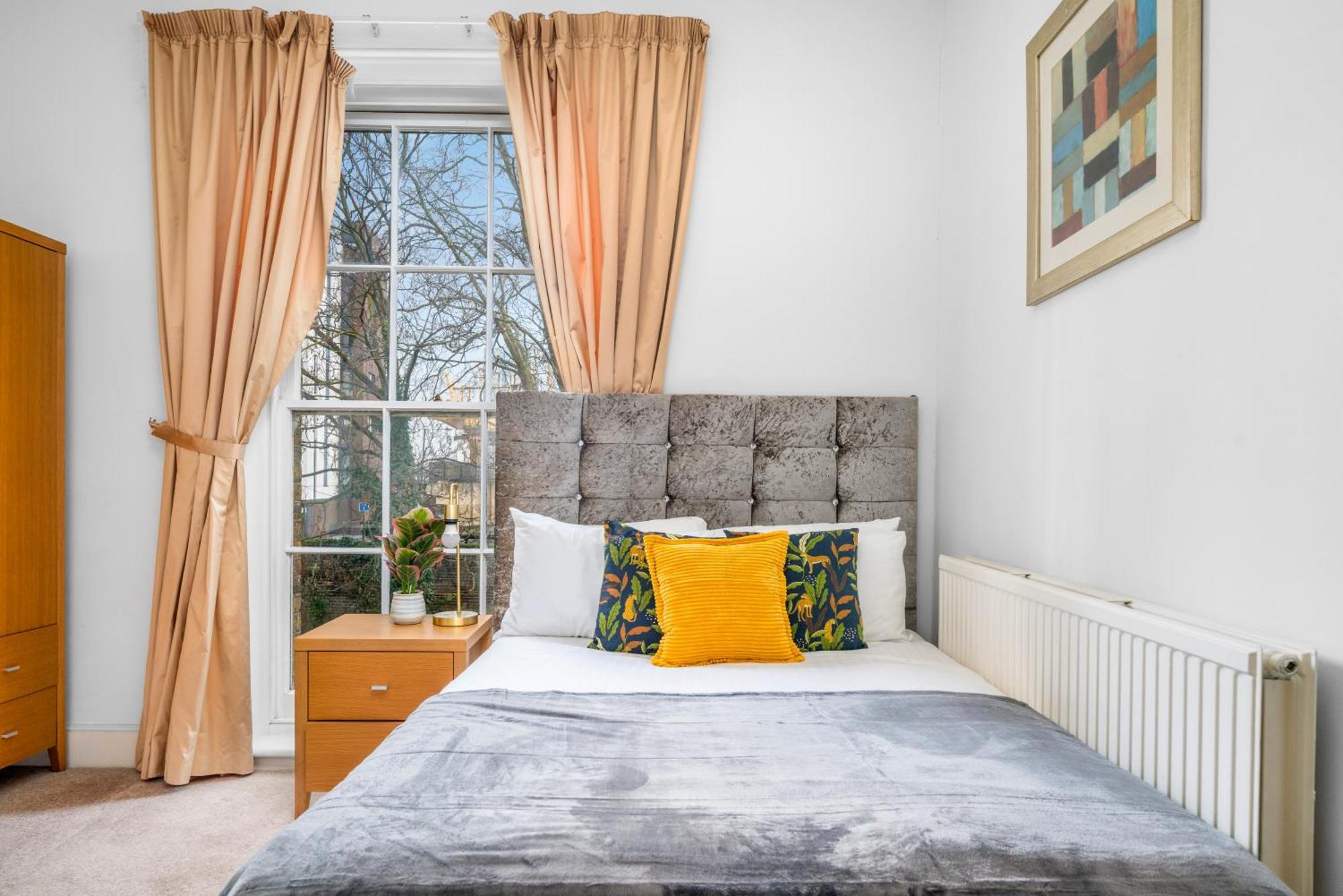 Cozy 2-bed Group & Family Near Excel, 02 Arena, Airport With Free Parking Apartment