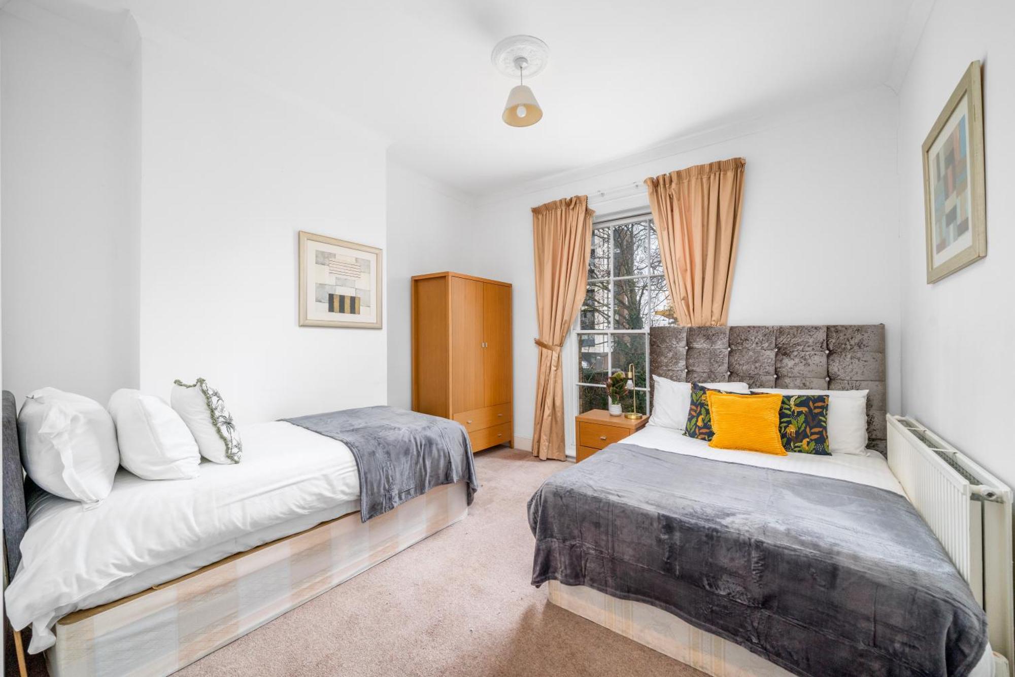 Cozy 2-bed Group & Family Near Excel, 02 Arena, Airport With Free Parking Apartment London