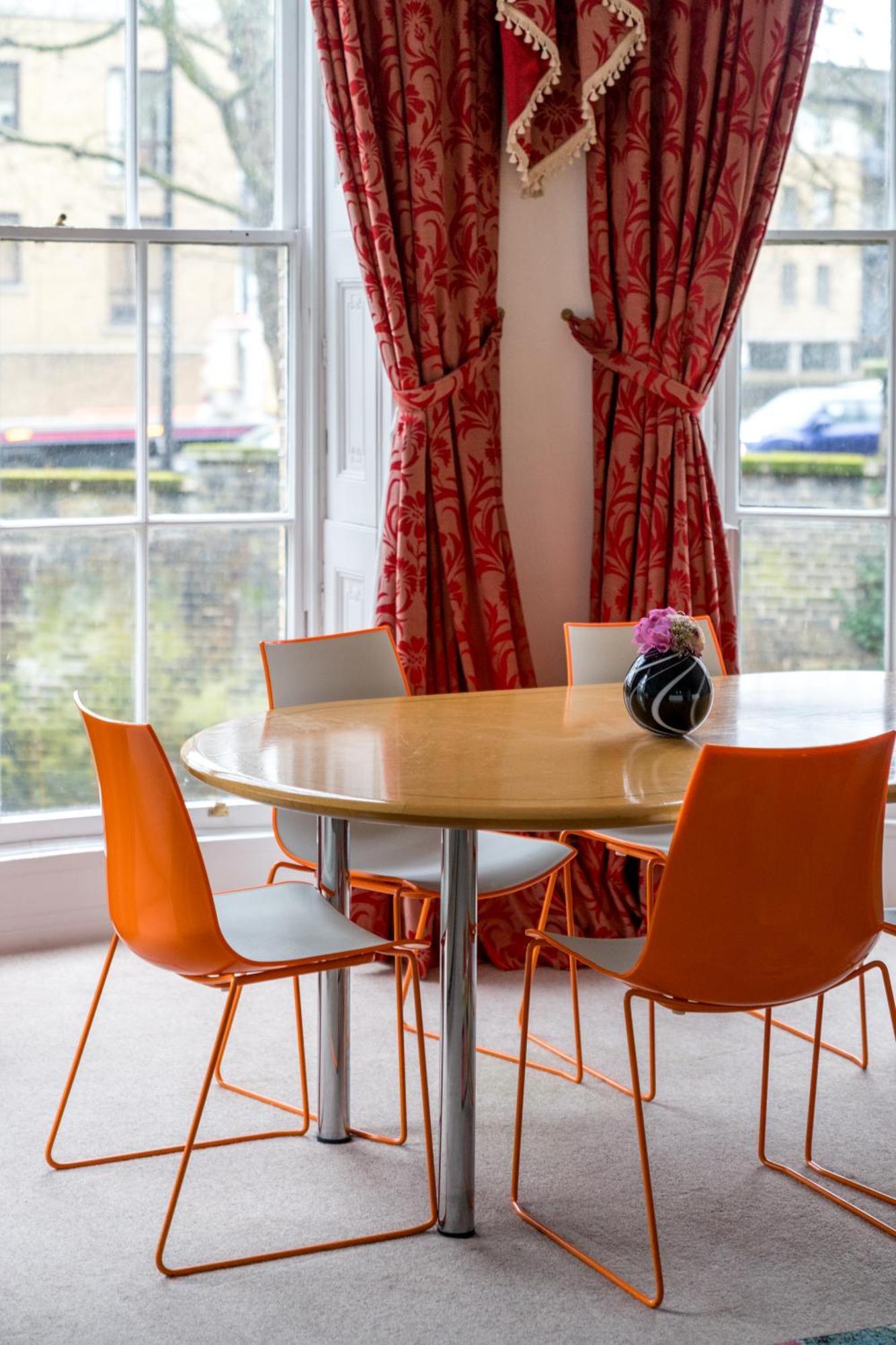 Cozy 2-bed Group & Family Near Excel, 02 Arena, Airport With Free Parking London